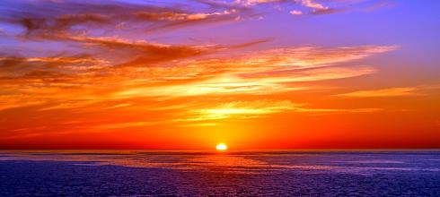 Sonnenuntergang im Meer Panoramabild
